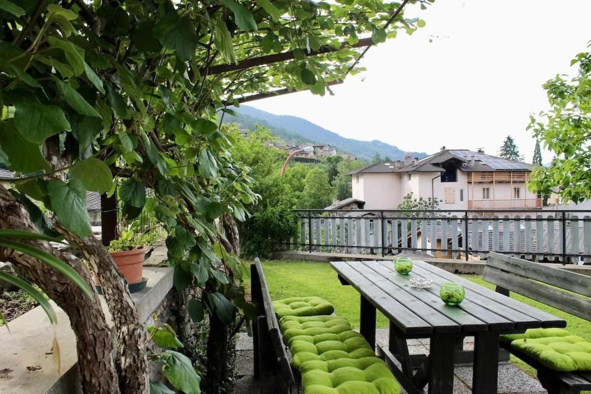 La Rosa, Views On Of Caldonazzo *